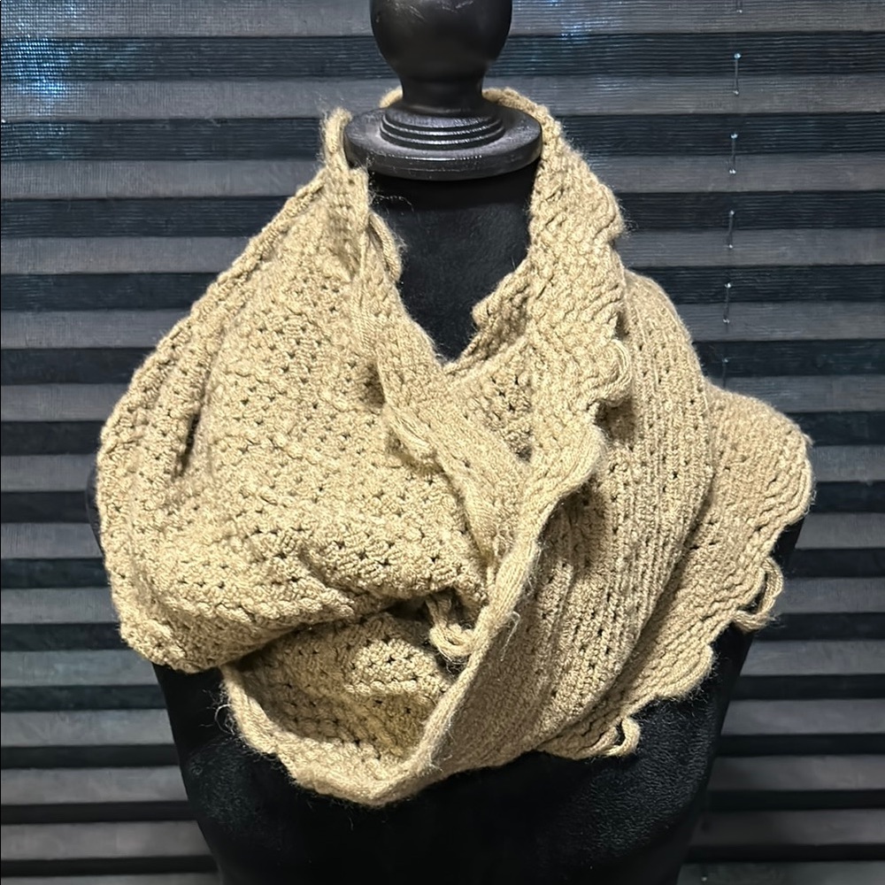 Women’s Brown Knit Diamond Textured Wave‎ Edge Infinity Scarf OS